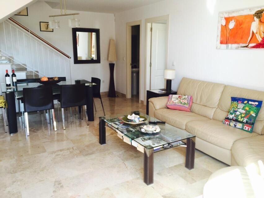 ミハス Modern Duplex With Large Panoramic View Terraceヴィラ エクステリア 写真