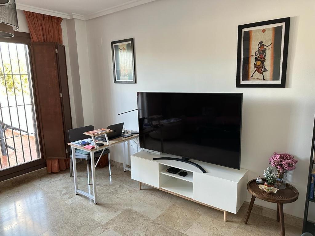 ミハス Modern Duplex With Large Panoramic View Terraceヴィラ エクステリア 写真